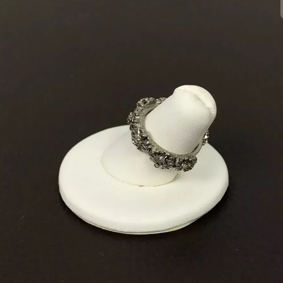 Silver Floral Eternity Ring Stamped Size 7. - Picture 3 of 7